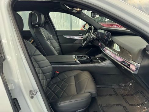 Used 2024 BMW 740i image 38