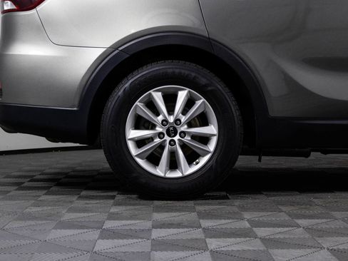 Used 2019 Kia Sorento LX image 41