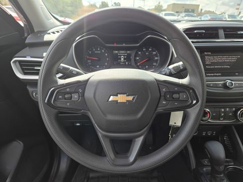 Used 2023 Chevrolet TrailBlazer LS image 25