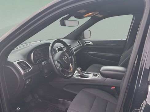 Used 2018 Jeep Grand Cherokee Laredo image 12