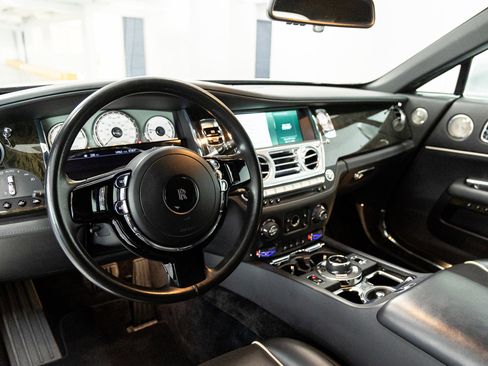 Used 2017 Rolls-Royce Dawn RWD image 25