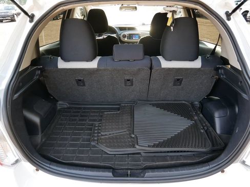 Used 2012 Toyota Yaris LE FWD image 10