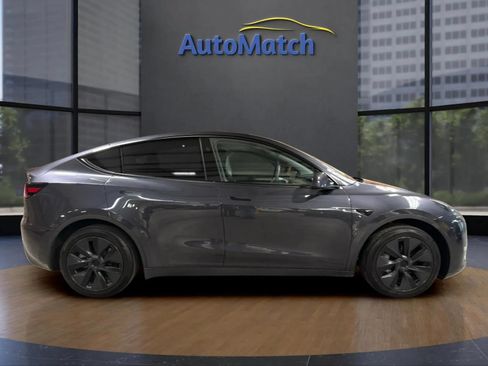 Used 2024 Tesla Model Y Long Range RWD image 12