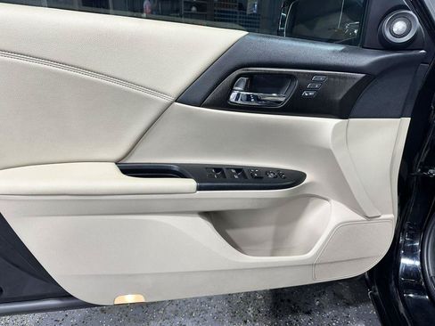 Used 2015 Honda Accord Touring image 11