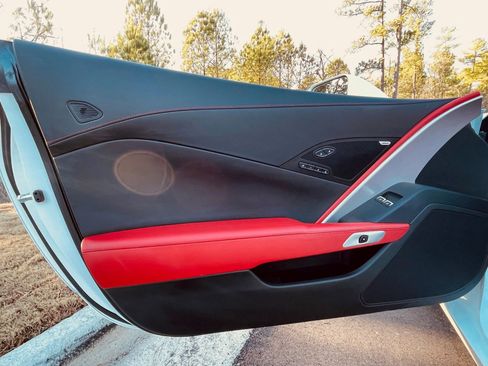 Used 2015 Chevrolet Corvette Z06 w/ 3LZ Preferred Equipment Group image 41