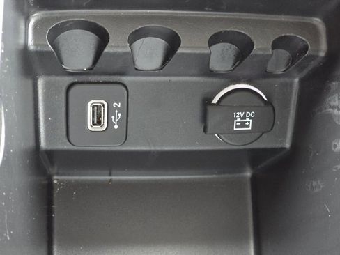 Used 2020 Jeep Cherokee Latitude Plus image 11