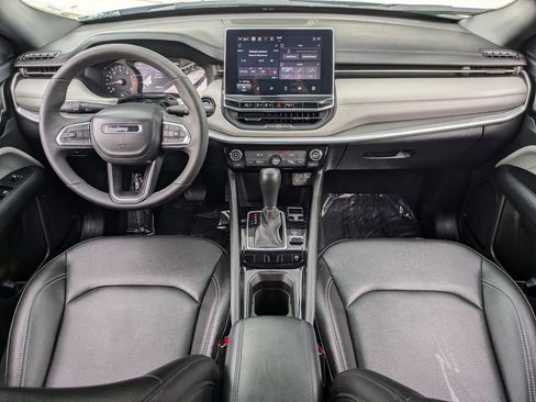 Used 2025 Jeep Compass Limited image 25