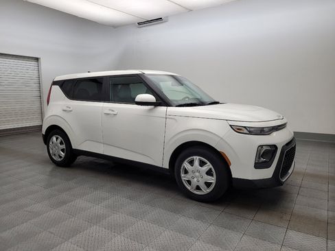 Used 2022 Kia Soul LX image 11