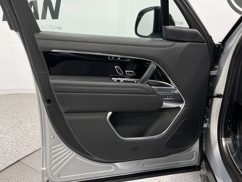 Used 2024 Land Rover Range Rover SE image 16