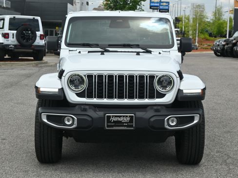 Used 2025 Jeep Wrangler Unlimited Sahara AWD/4WD image 3