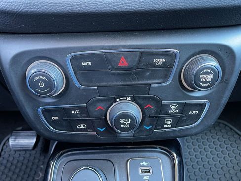 Used 2021 Jeep Compass Latitude image 22