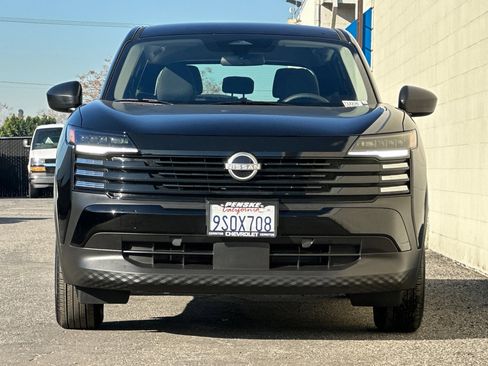 Used 2025 Nissan Kicks S image 9