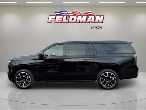 Used 2025 Chevrolet Suburban RST w/ Comfort Package AWD/4WD image 2
