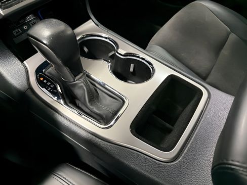 Used 2022 Jeep Grand Cherokee Laredo X RWD image 23