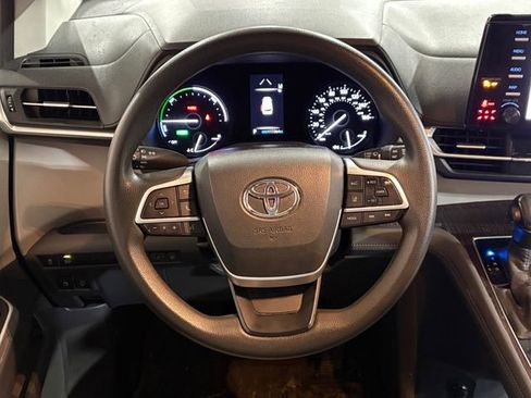 Used 2021 Toyota Sienna LE image 21