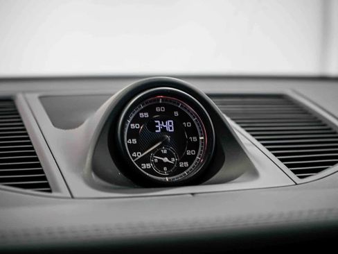 Used 2024 Porsche Macan image 22