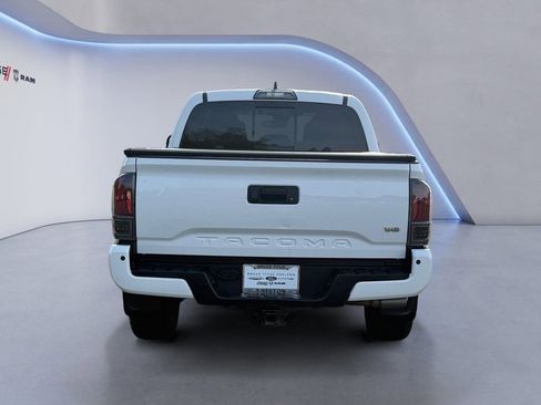 Used 2018 Toyota Tacoma TRD Off-Road w/ Technology Package AWD/4WD image 5