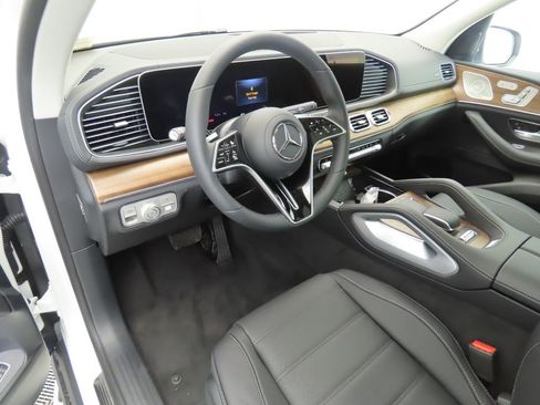 New 2026 Mercedes-Benz GLS 450 4MATIC image 10