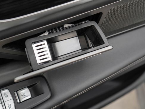 Used 2018 BMW 750i image 33