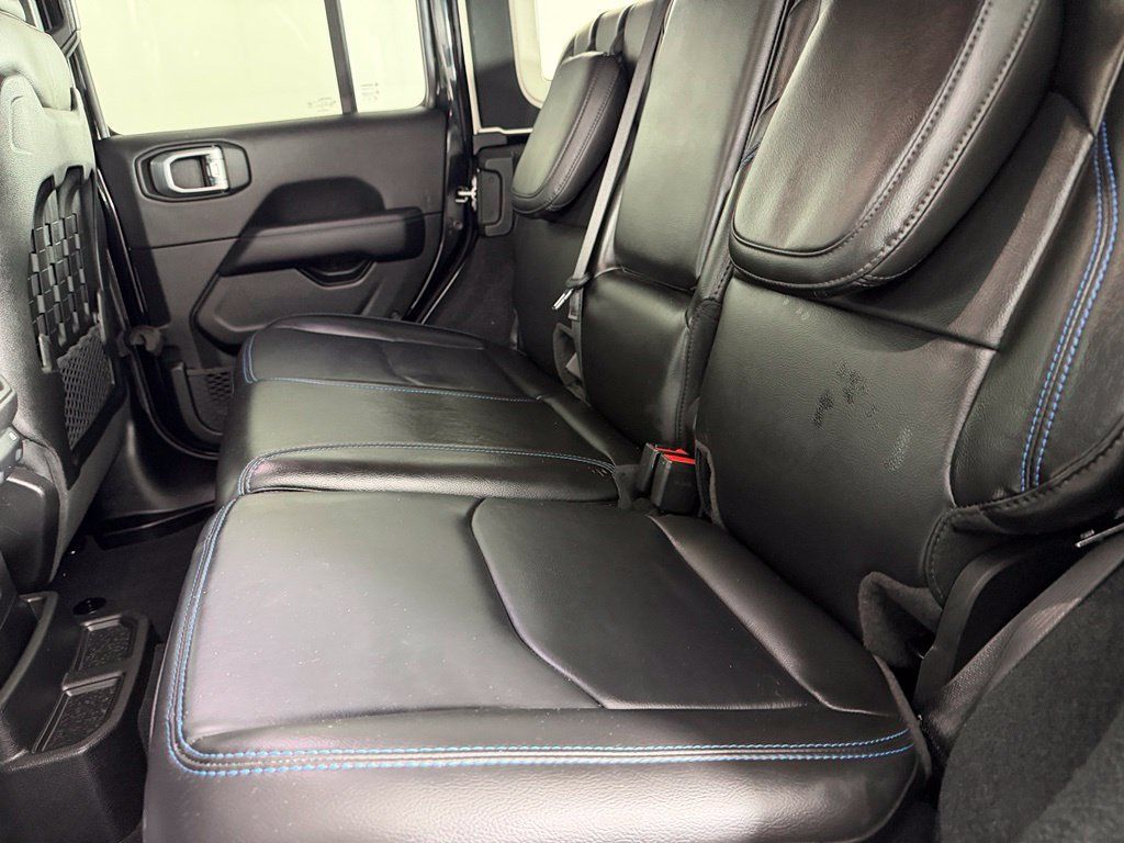 Used 2023 Jeep Wrangler Unlimited Rubicon 4xe w/ Cold Weather Group AWD/4WD image 18