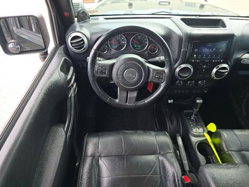 Used 2012 Jeep Wrangler Unlimited Rubicon w/ Dual Top Group AWD/4WD image 24