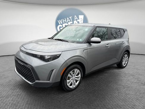 Used 2023 Kia Soul LX image 8
