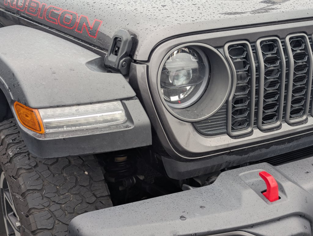 Used 2025 Jeep Wrangler Unlimited Rubicon AWD/4WD image 8