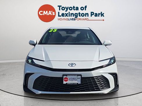 Used 2025 Toyota Camry SE FWD image 8