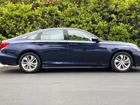 Used 2018 Honda Accord LX image 3