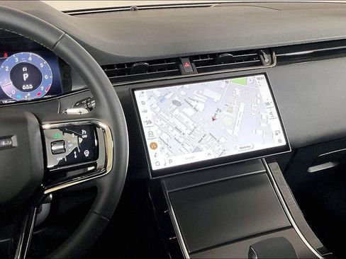 Used 2024 Land Rover Range Rover Evoque Dynamic SE image 5