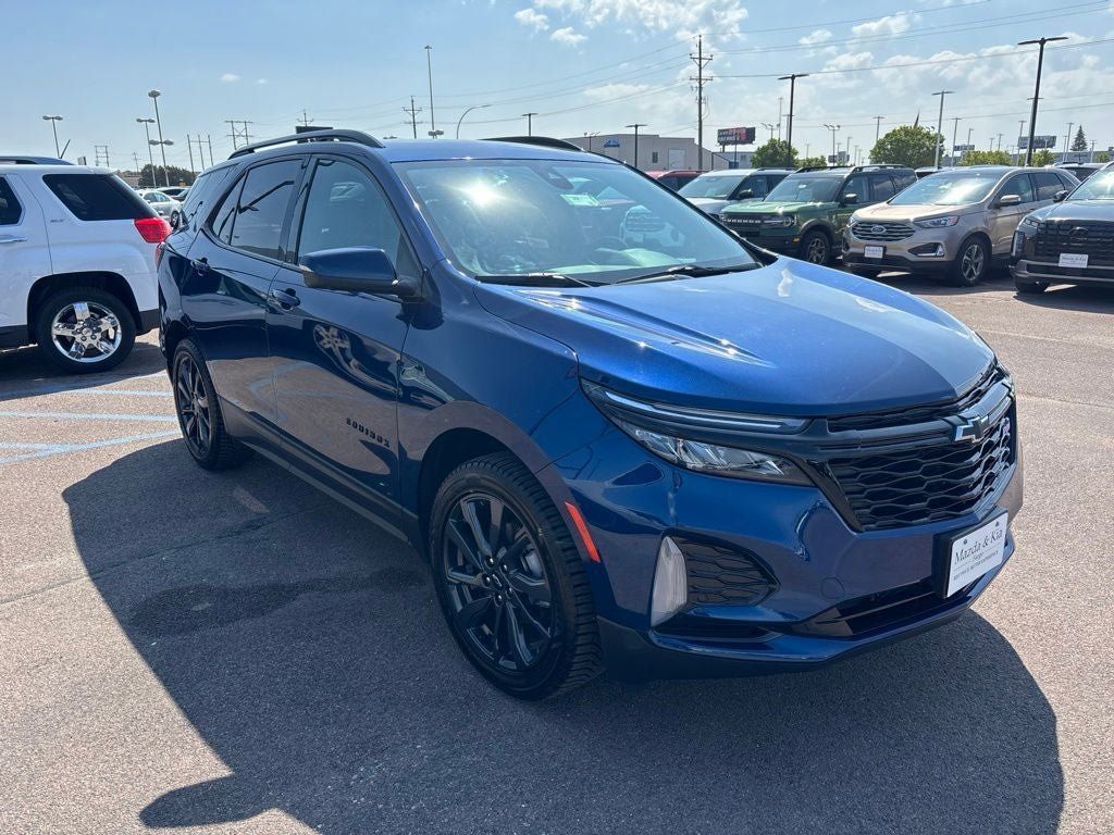 Used 2023 Chevrolet Equinox RS w/ RS Leather Package AWD/4WD image 3
