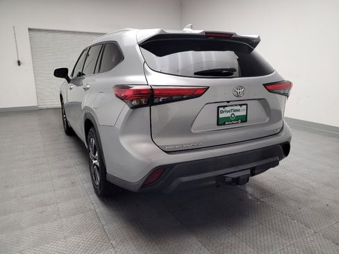 Used 2022 Toyota Highlander XLE FWD image 6