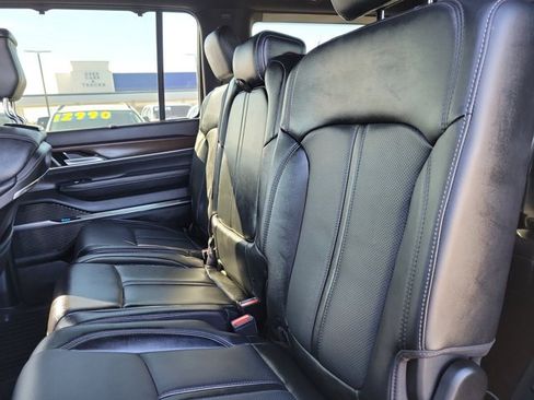 Used 2023 Jeep Grand Wagoneer 4WD w/ Flexible Seating Group image 17