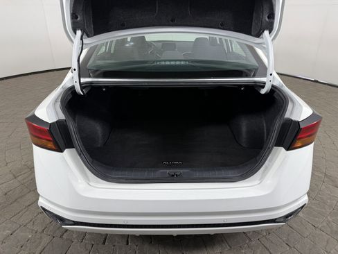Used 2025 Nissan Altima 2.5 SV FWD image 7