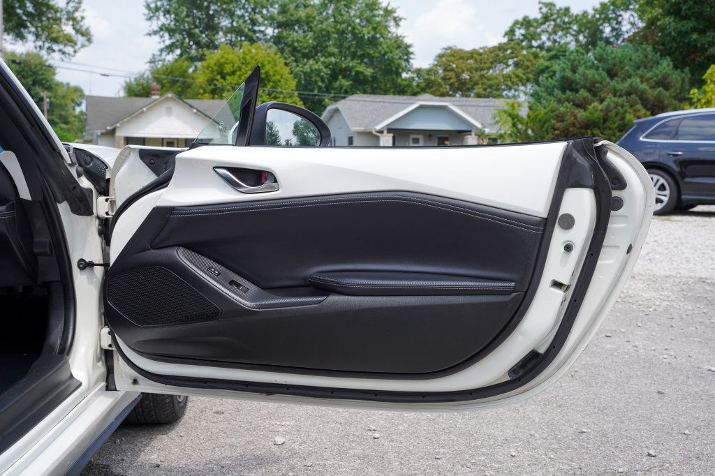 Used 2021 MAZDA MX-5 Miata RF Grand Touring RWD image 28