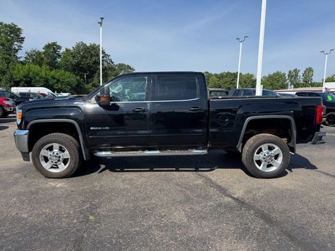 Used 2017 GMC Sierra 2500 SLE w/ SLE Preferred Package AWD/4WD image 2