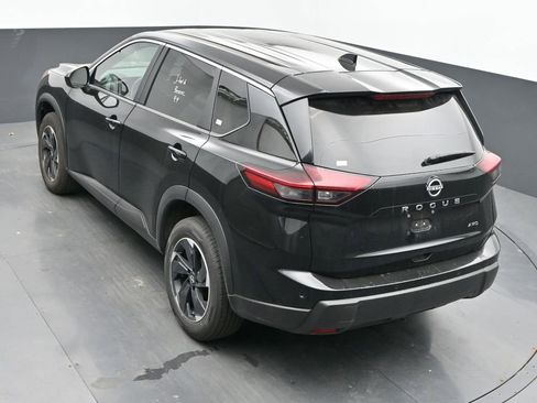 Used 2025 Nissan Rogue SV AWD/4WD image 18