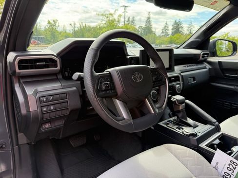 Certified 2025 Toyota Tacoma SR5 AWD/4WD image 13