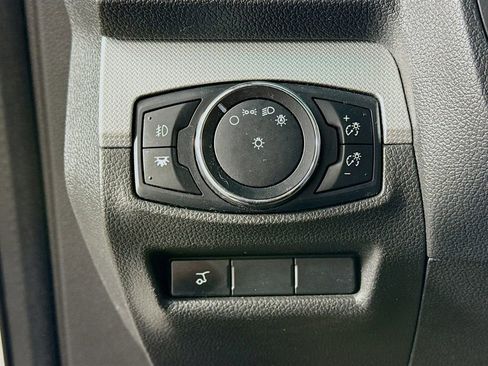 Used 2014 Ford Explorer XLT w/ Equipment Group 202A AWD/4WD image 10