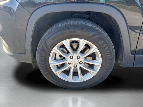 Used 2021 Jeep Cherokee Latitude w/ Safety Group AWD/4WD image 36