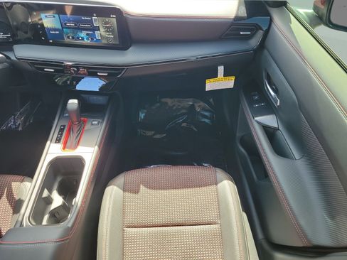 Certified 2025 Nissan Kicks SR FWD image 16
