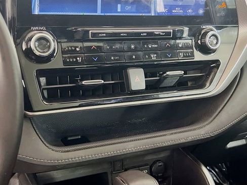 Used 2021 Toyota Highlander Platinum AWD/4WD image 12