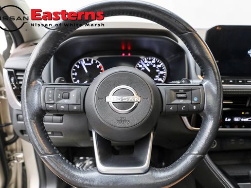 Used 2022 Nissan Rogue SL w/ SL Premium Package image 10