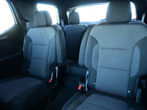 Used 2023 Chevrolet Traverse LT image 26