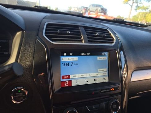 Used 2017 Ford Explorer XLT w/ Equipment Group 201A image 11