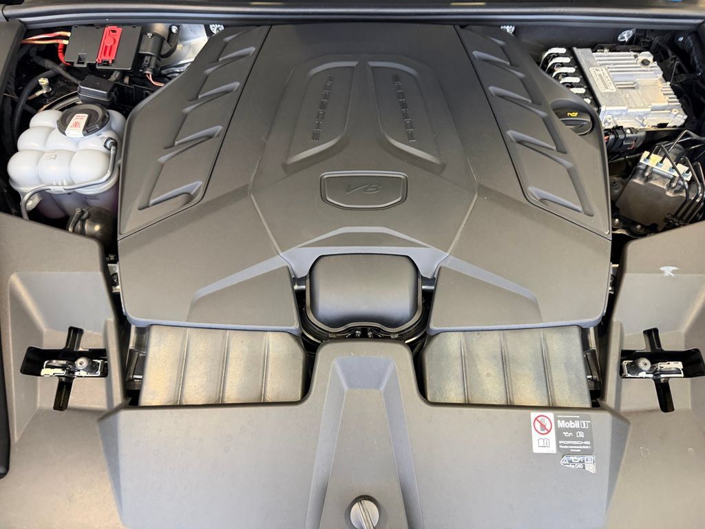 Certified 2025 Porsche Cayenne Turbo GT AWD/4WD image 26