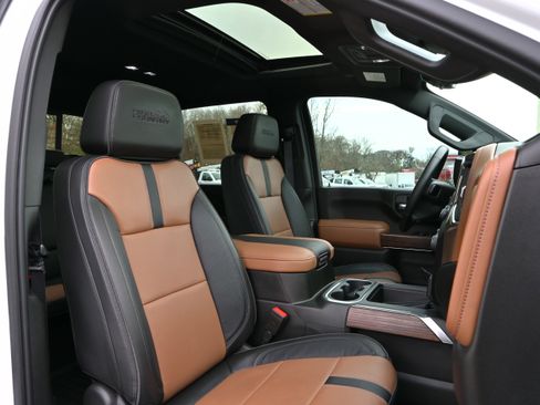 Used 2023 Chevrolet Silverado 2500 High Country w/ Z71 Off-Road Package image 10