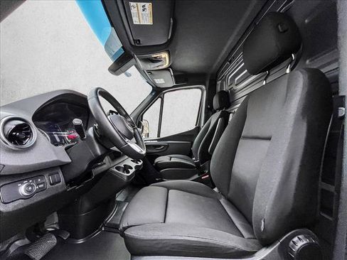 Used 2025 Mercedes-Benz Sprinter 2500 image 17