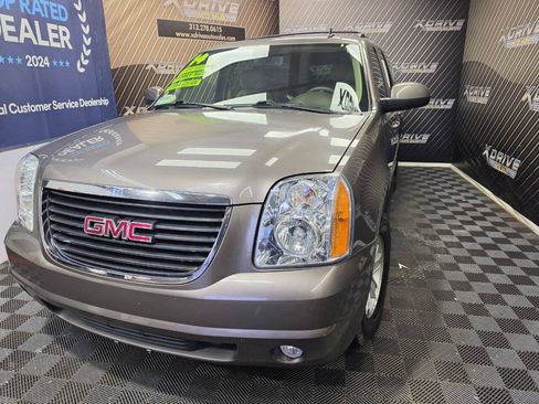 Used 2014 GMC Yukon XL SLT RWD image 2