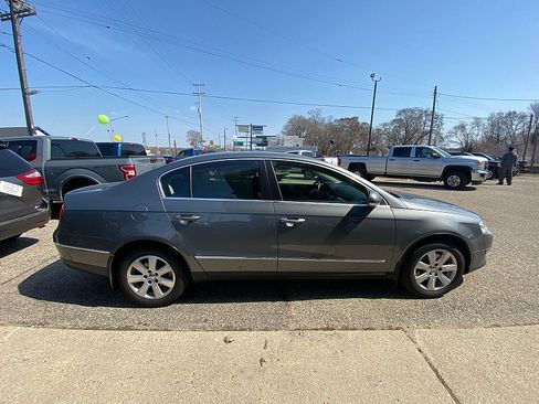 Used 2008 Volkswagen Passat 2.0T image 5